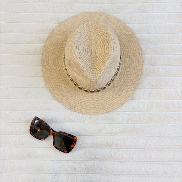 Accessories - Wide Brim Straw Sun Hat with Shell Trim - Natural